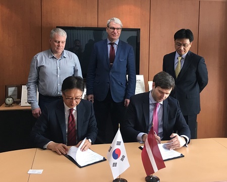 Dienvidkoreja_ml_M.jpg Dienvidkoreja_ml_M.jpg